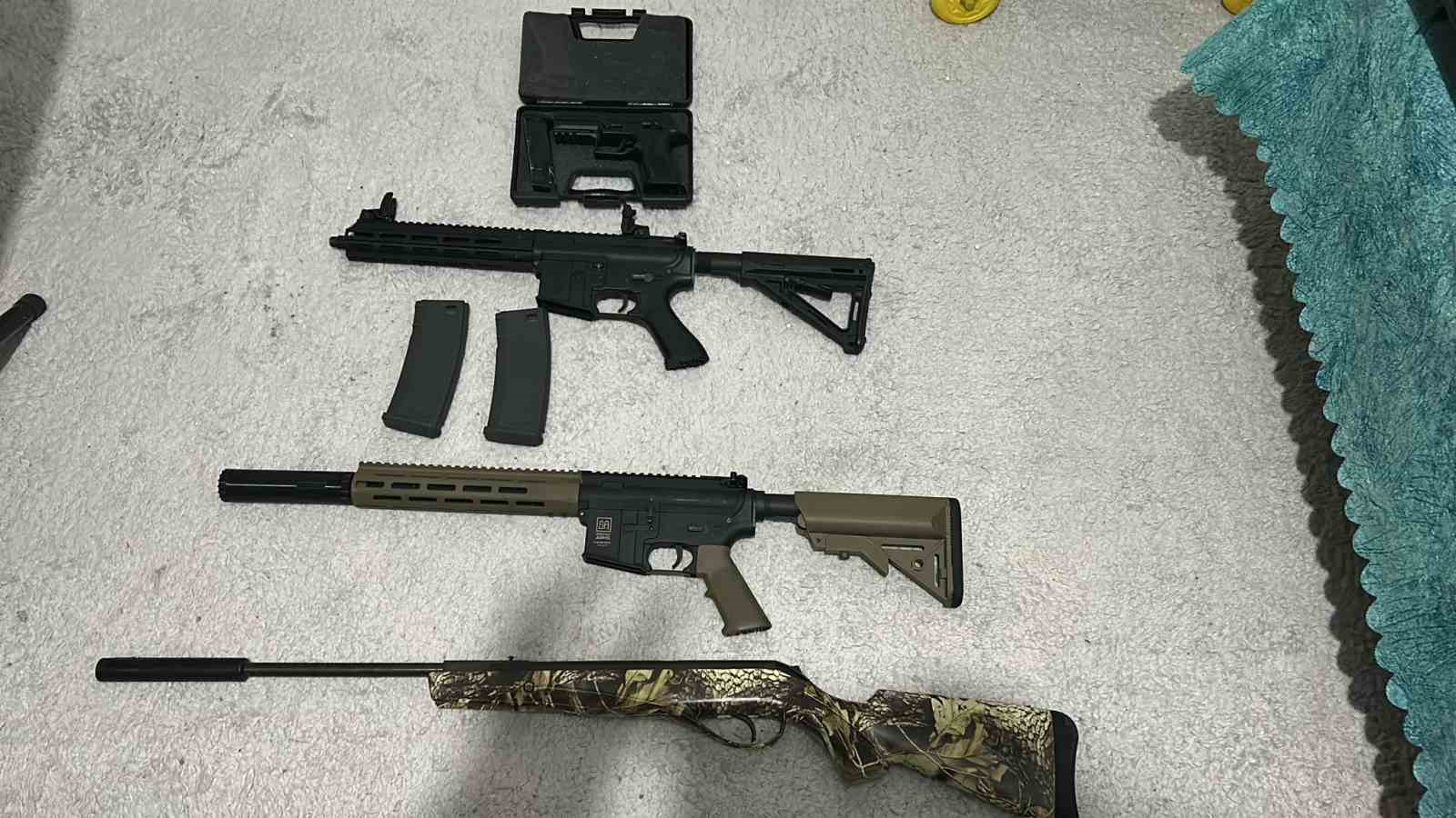 İstanbul merkezli DEAŞ operasyonunda kılıç, pala, kasatura ele geçirildi
