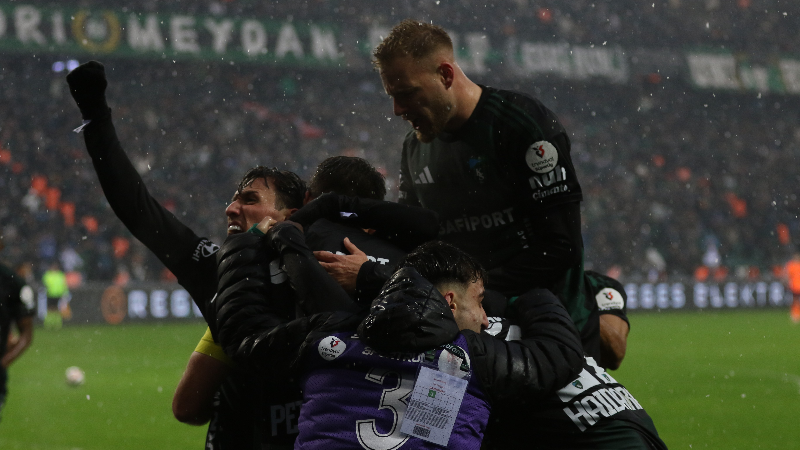 Kocaelispor Trabzonspor'u ağırlıyor