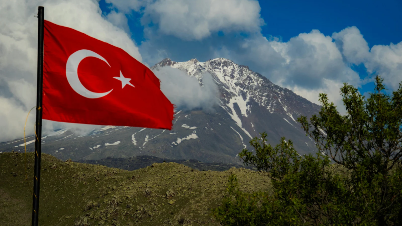 Türk bayrağına yönelik saldırıya TBMM’den ortak tepki