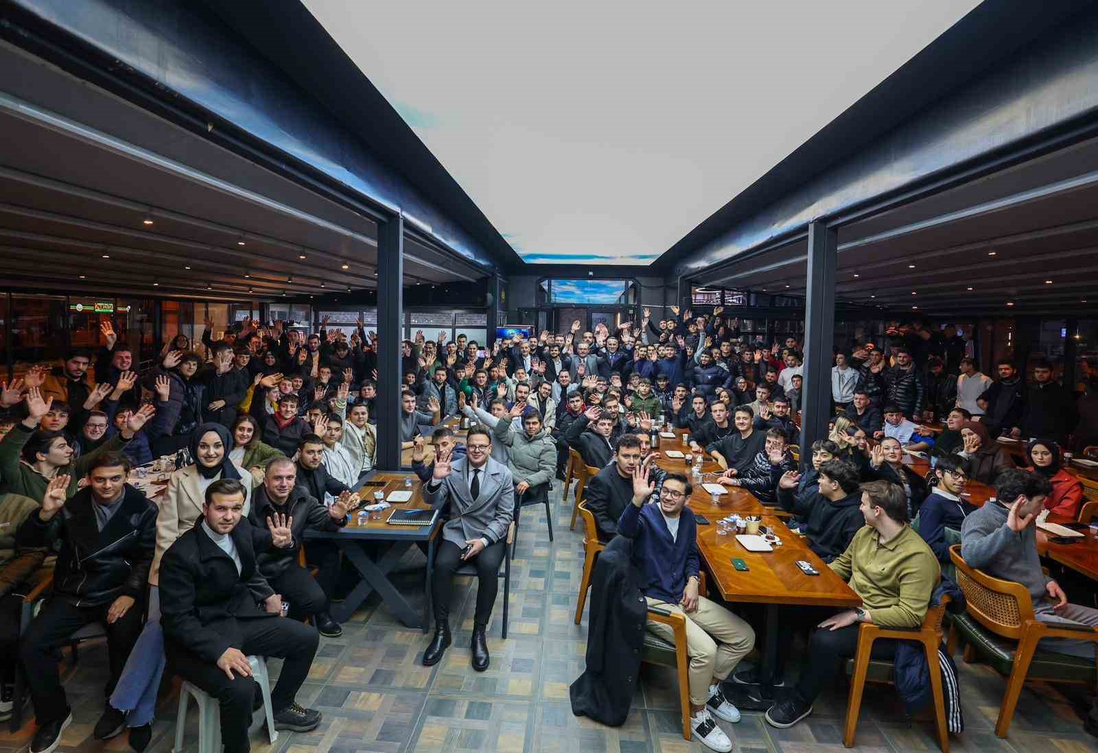 Başkan Alemdar: "Gençlerin yarınları için şehrimizde büyük yatırımları hayata geçiriyoruz"
