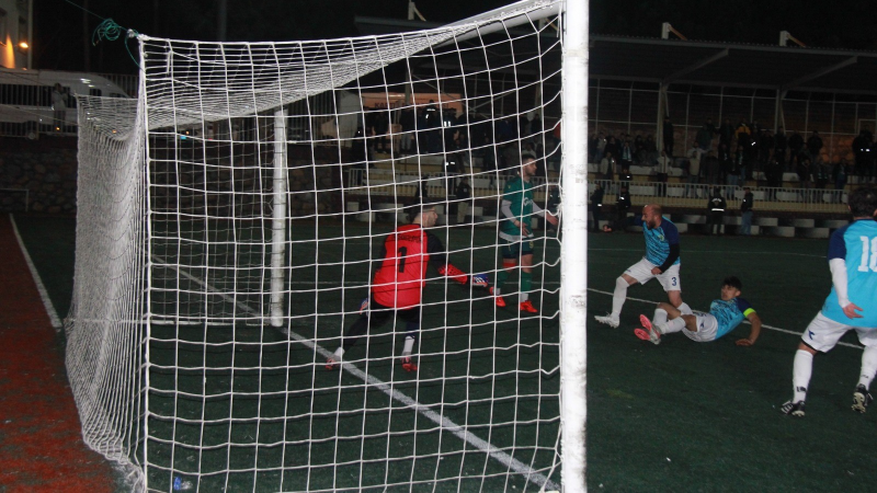 Bir garip maç: Kalecilerin sakatlıkları 'şike' iddialarını doğurdu