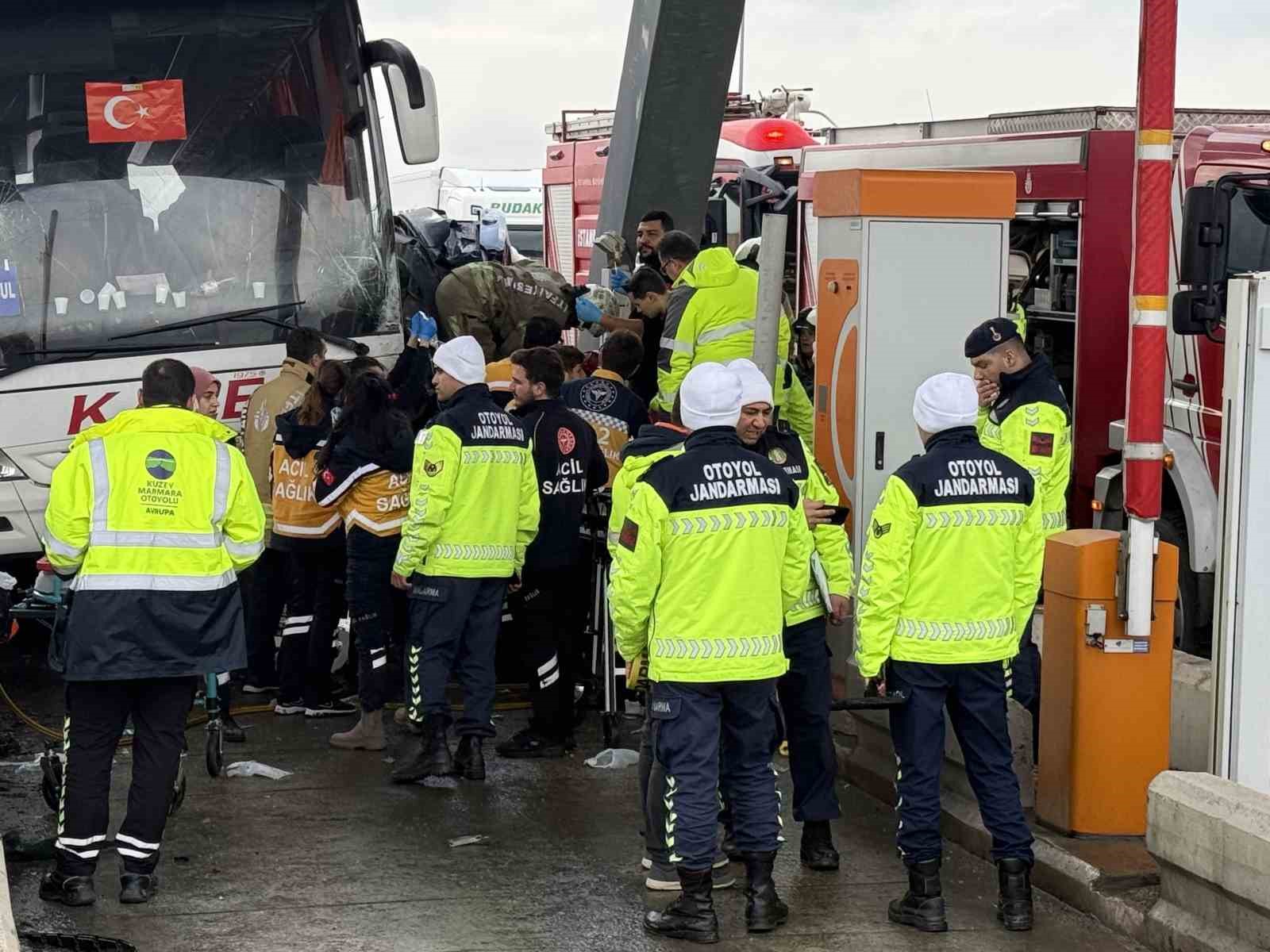 Silivri Kuzey Marmara Otoyolu’nda feci kaza: Yolcu otobüsüyle otomobil çarpıştı
