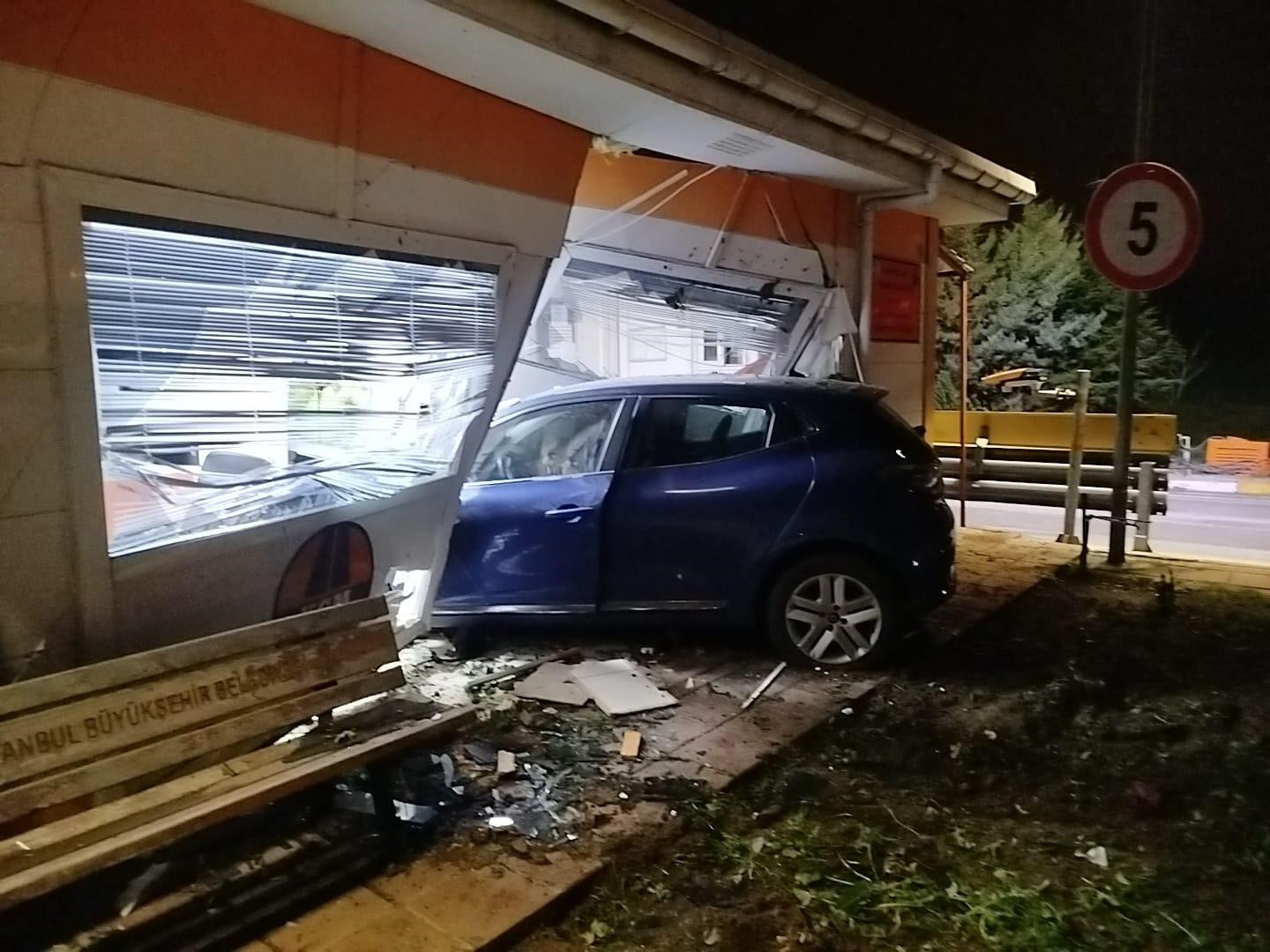 Silivri’de akollü sürücü kantar binasına çarptı: 1 ölü
