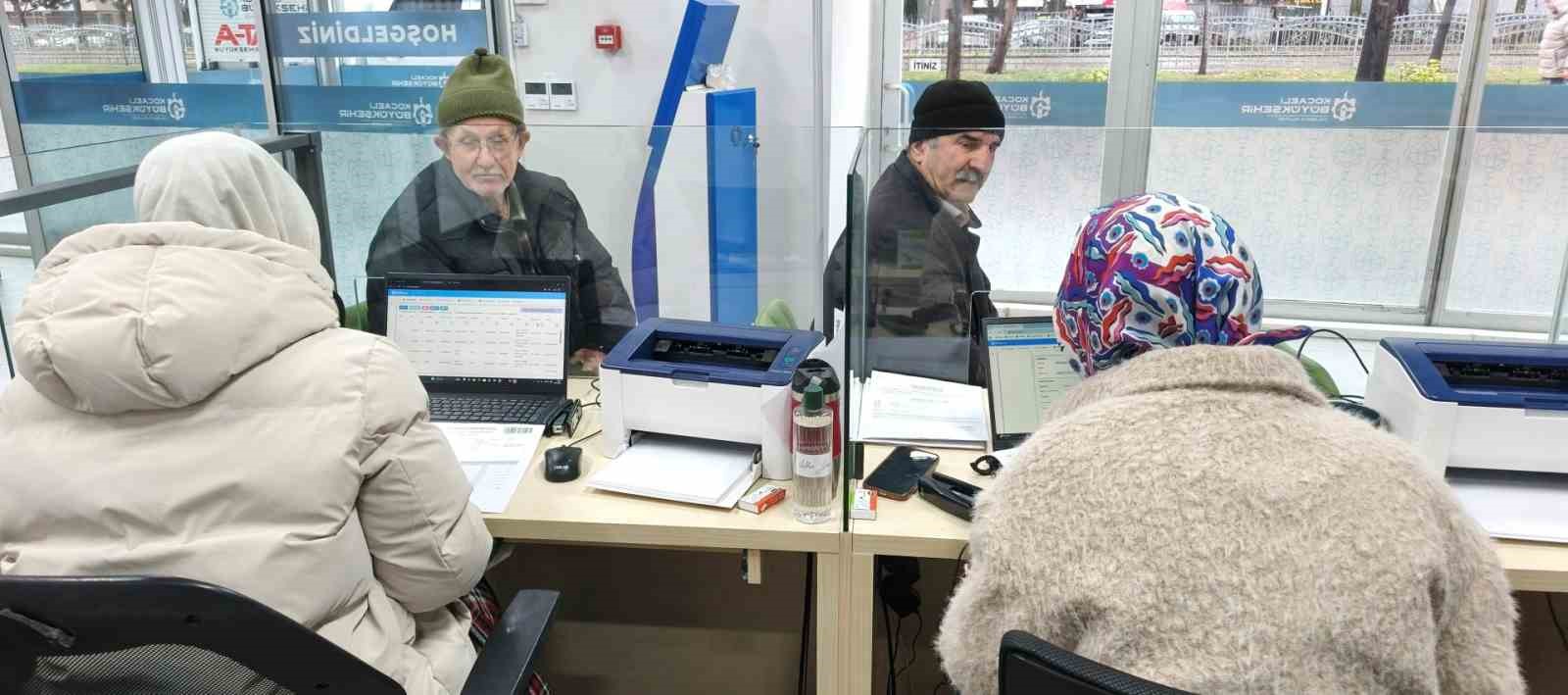 Çiftçiye tohum, gübre ve tavuk desteği başvuruları başladı