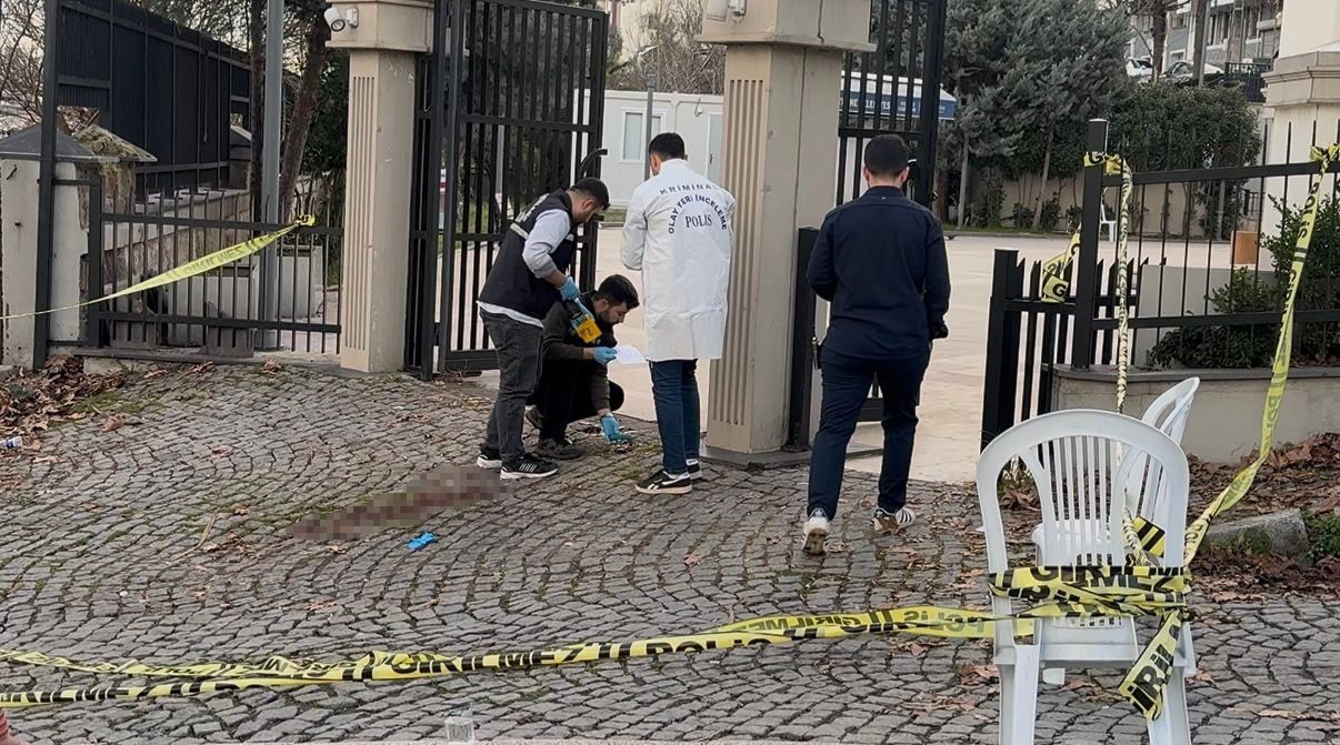 Kağıthane’de ağabey, annesinin cenazesinde kardeşini silahla vurarak öldürdü
