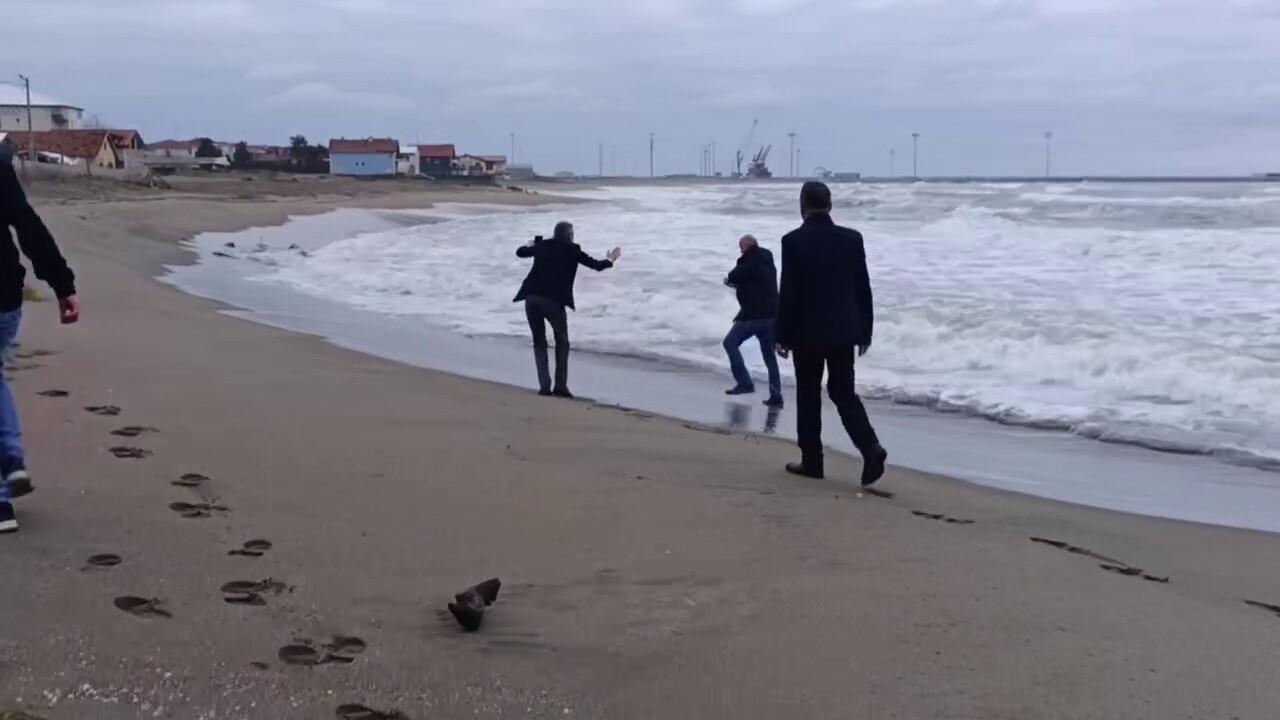 Telefonda başladı, sahilde bitti: Cinnet anlarında film gibi ikna operasyonu