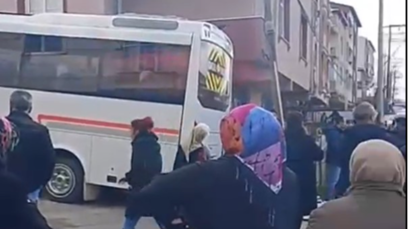 Gebze’de acı kaza: Minik öğrenci servis aracının altında kaldı