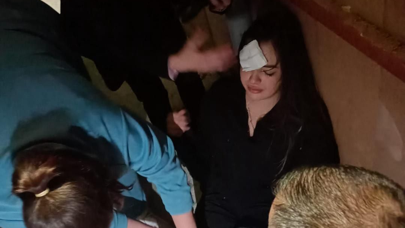 Trambolinin zemini açıldı, çocuk depoya düştü