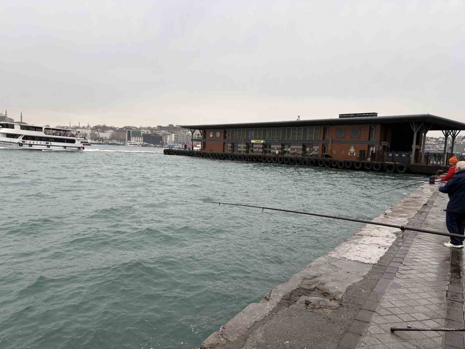 Beyoğlu Karaköy’de denizde kadın cesedi bulundu
