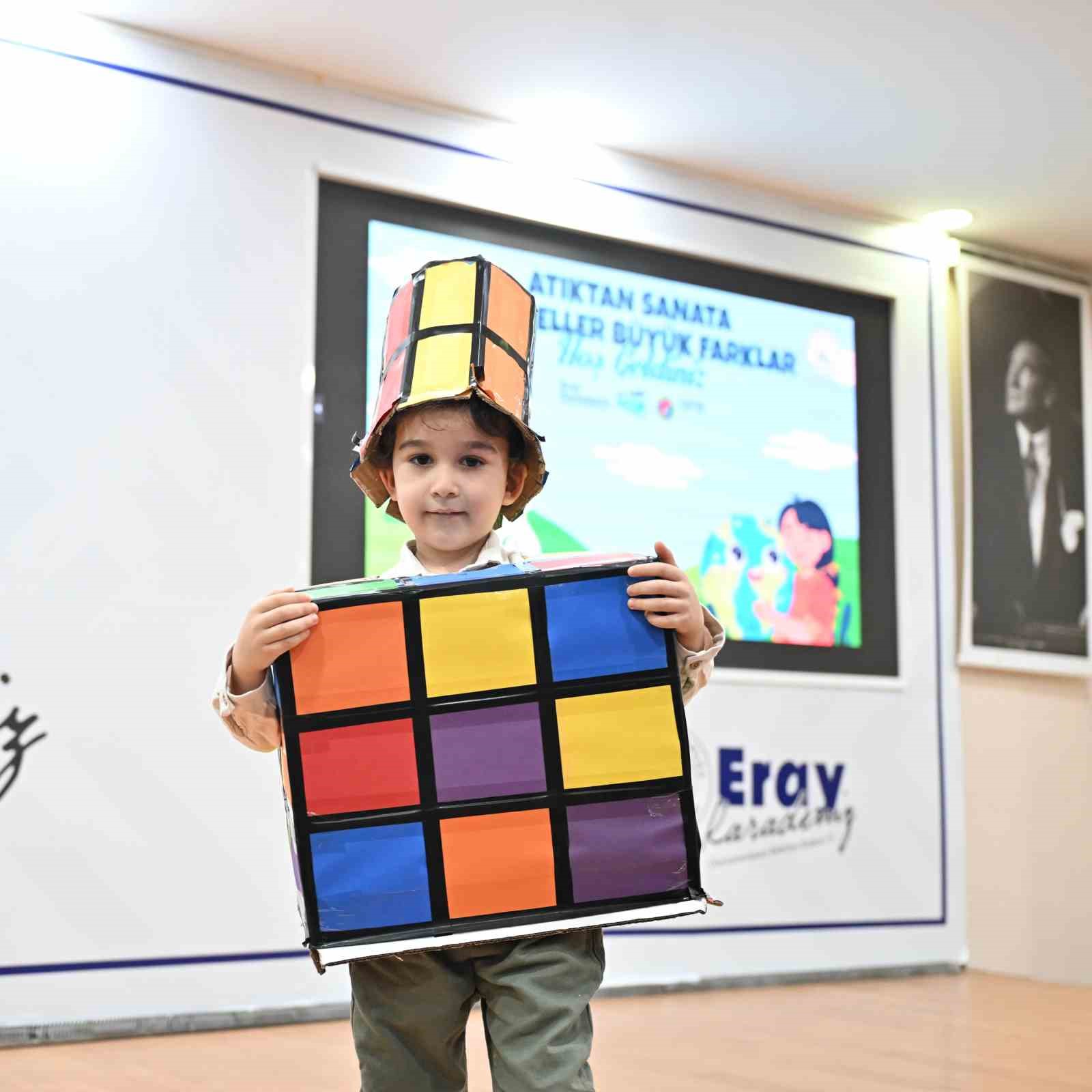 Gaziosmanpaşa’da Sıfır Atık projesi: Elbise, çanta, müzik aleti yaptılar
