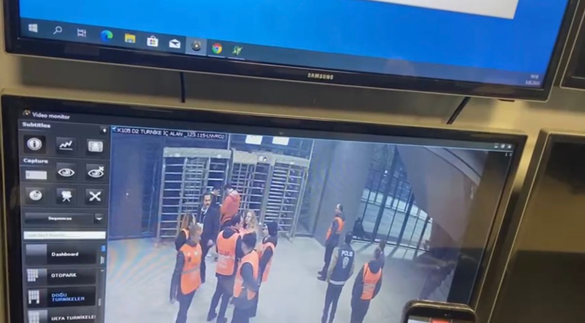 Genç taraftarın tribünden düştüğü anlar kamerada