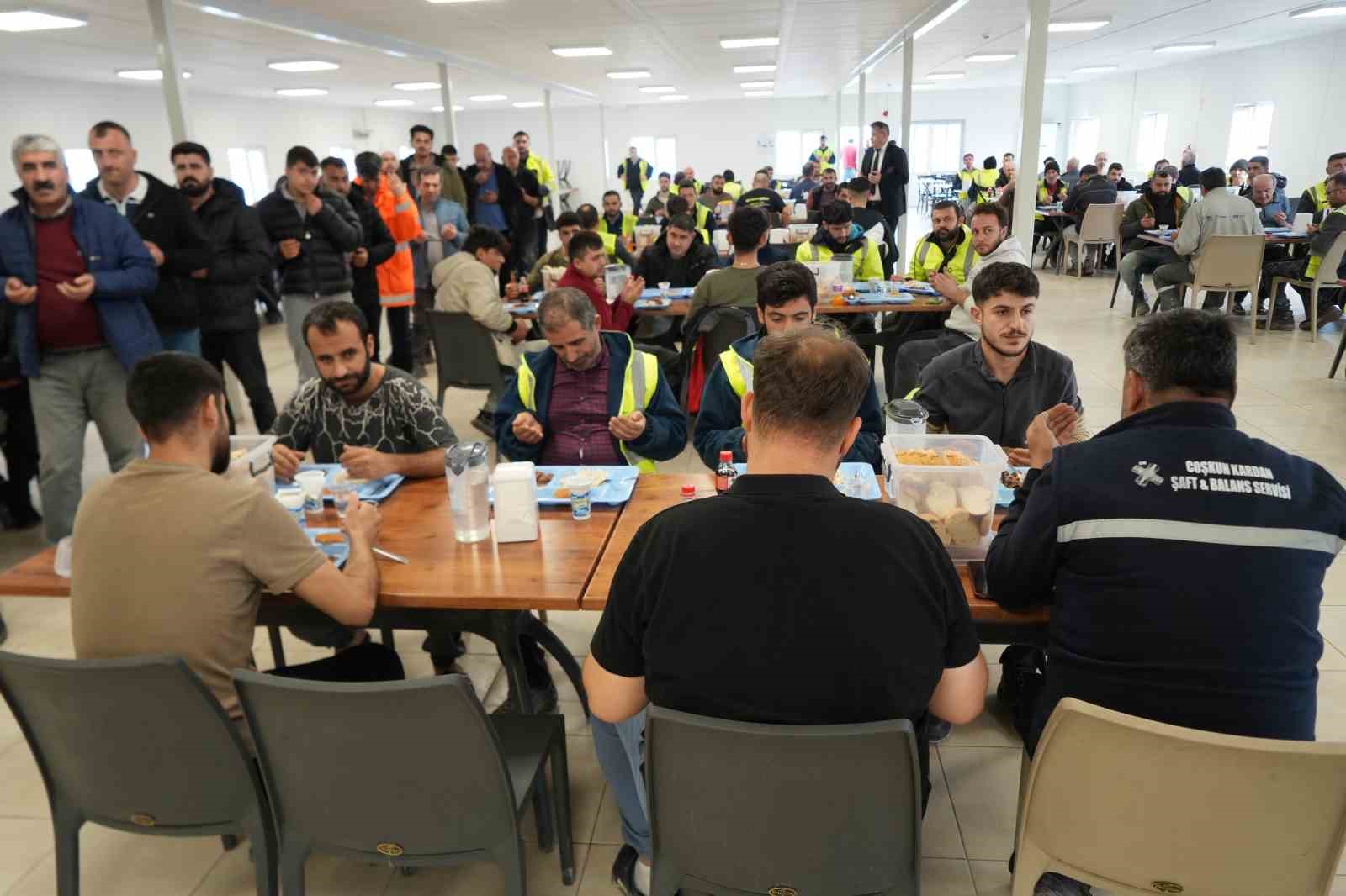 Körfezray şantiyesinde deprem şehitleri anıldı: Bölgeye 100 milyon liralık destek sağlandı