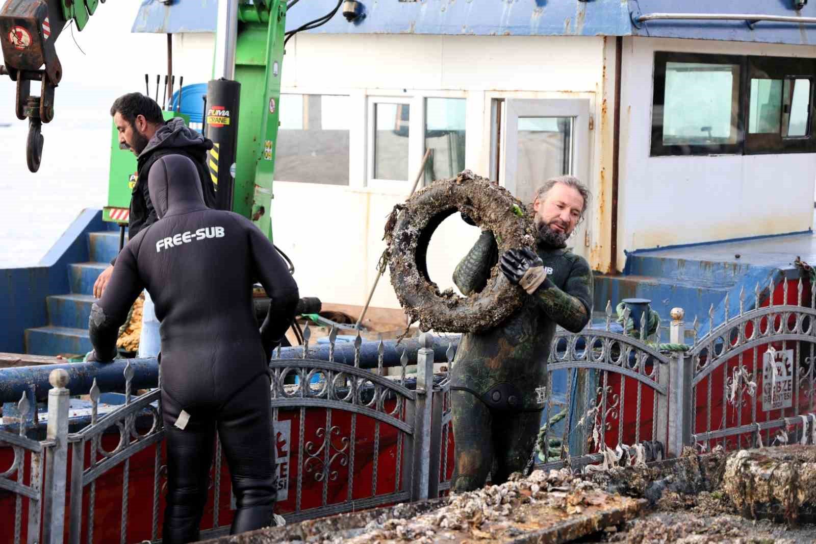Eskihisar Sahili’nde ekosistemi canlandıracak dip temizliği yapıldı