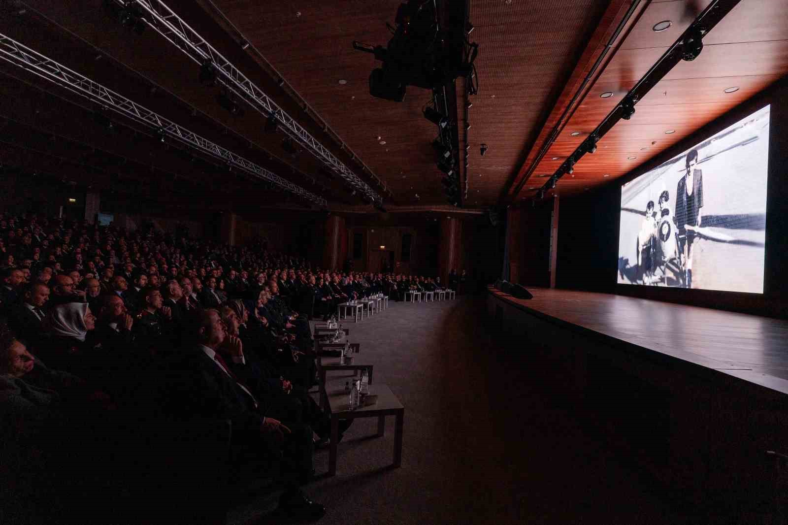 Özdemir Bayraktar’ın yaşam öyküsü belgesel oldu
