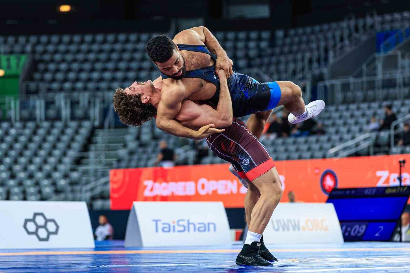 Milli güreşçi Yüksel Sarıçiçek Zagreb’te şampiyon oldu