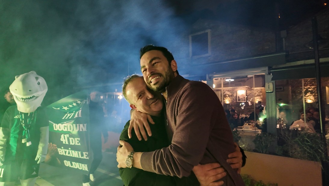 Kocaelisporlu taraftarlardan, Selçuk İnan’a 41. yaş sürprizi