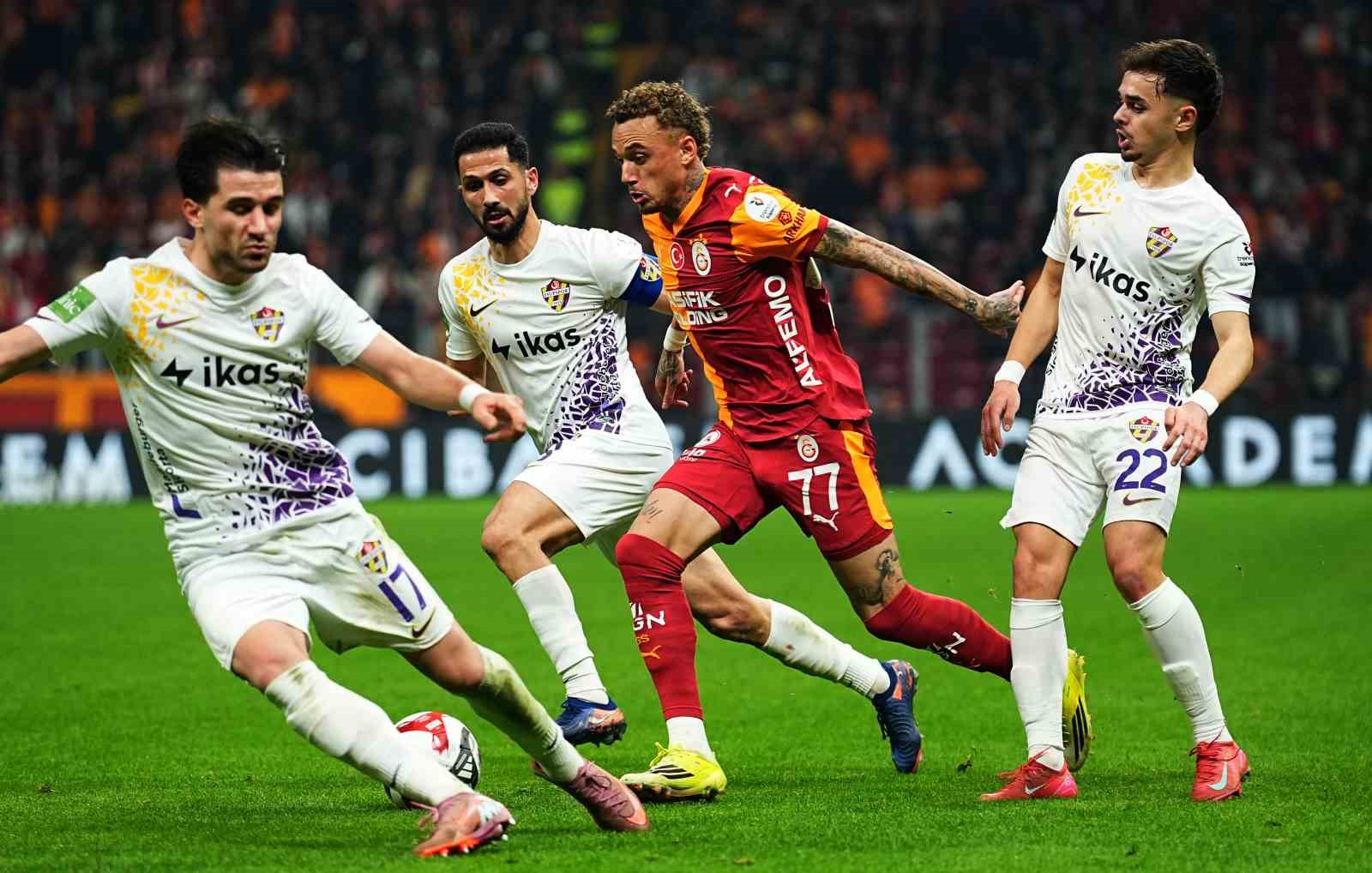 Galatasaray ligde 2 maç sonra gol yedi
