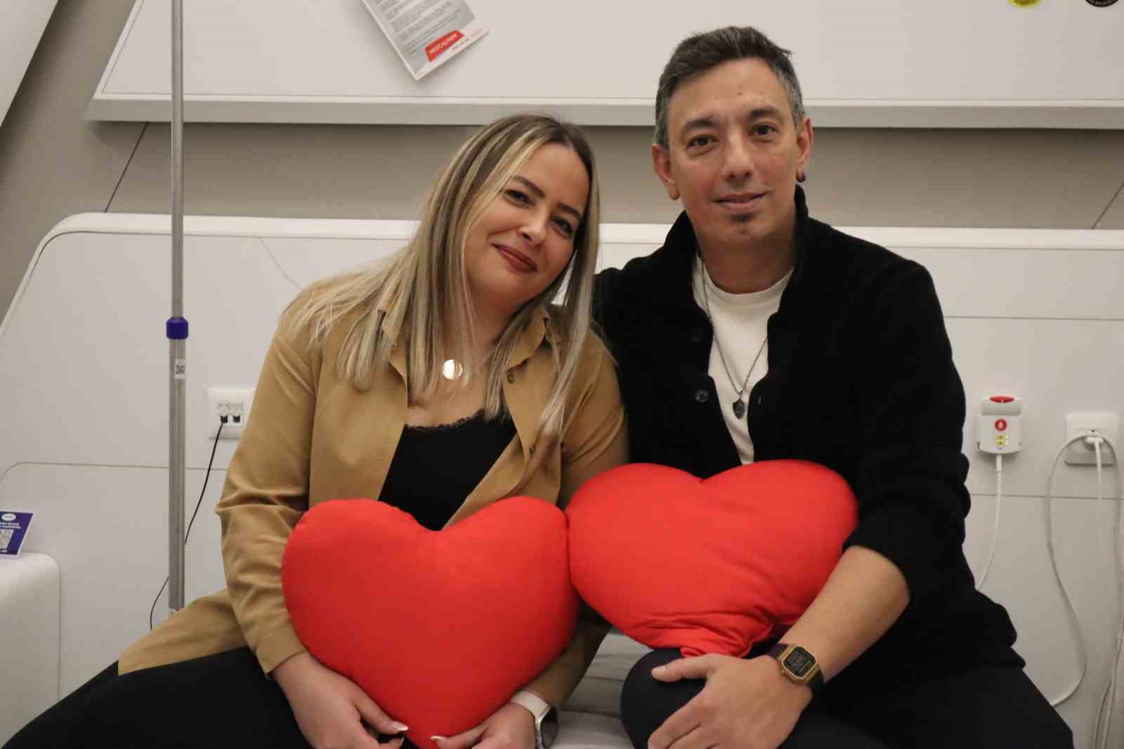 Sevgililer Günü’nde hayat veren bağ: Bağışladığı karaciğeriyle sevdiğine umut oldu
