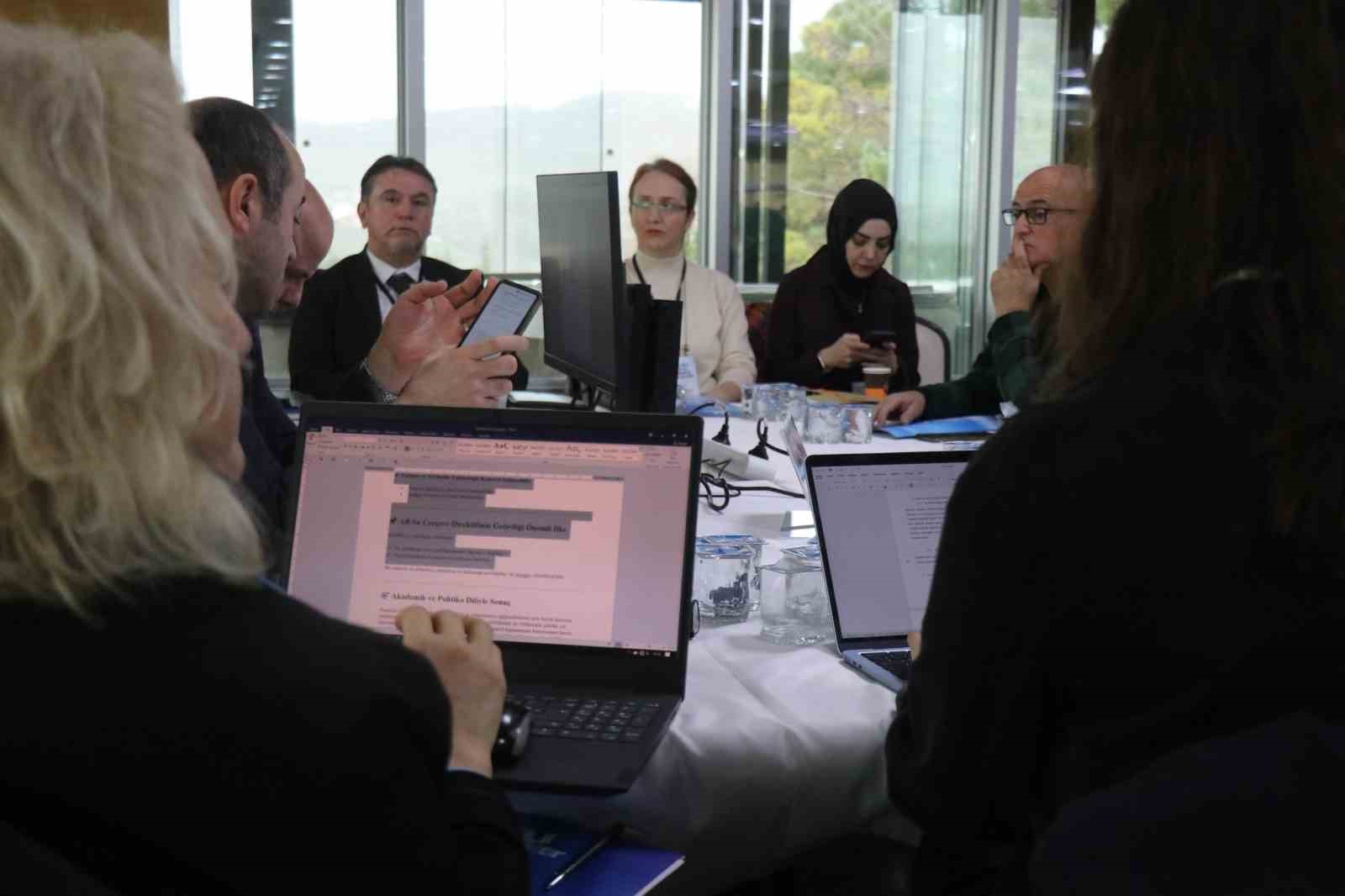 Sapanca Gölü’nün geleceği akademik çalıştayda masaya yatırıldı
