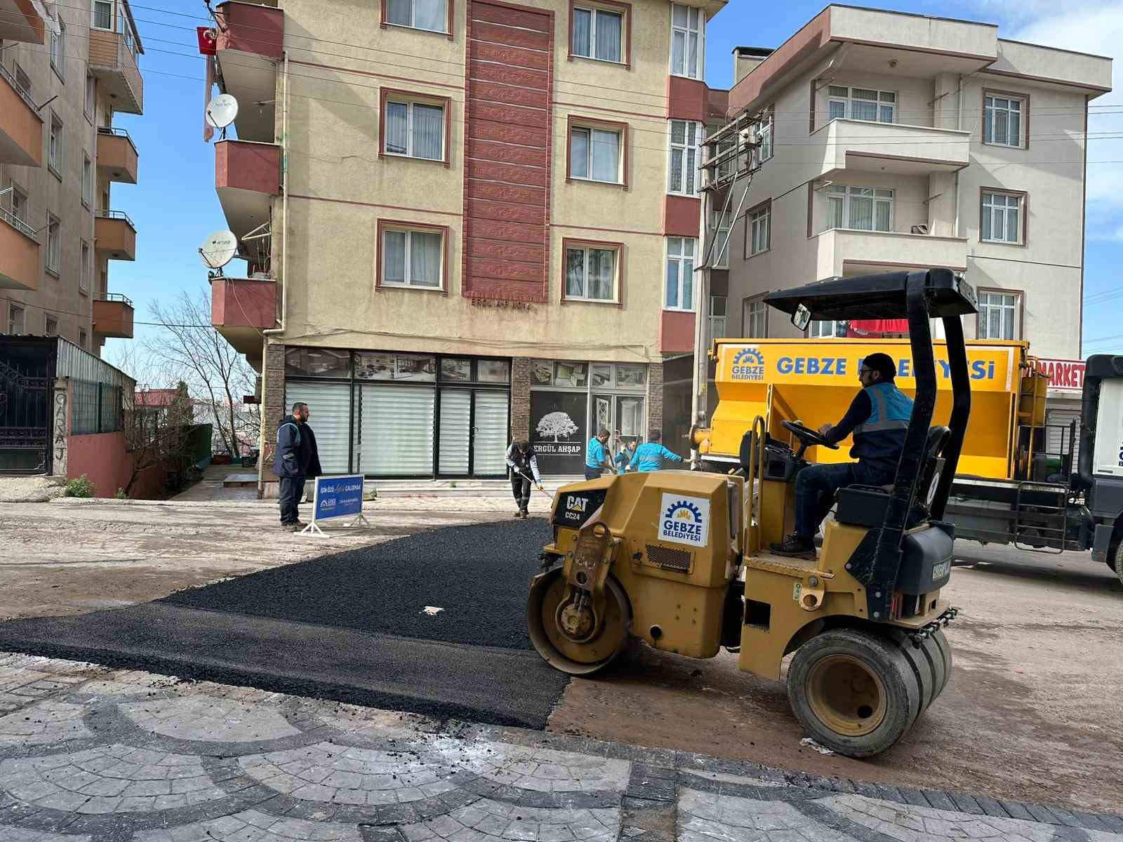 Gebze’de ulaşım konforu için asfalt yama çalışması yapılıyor