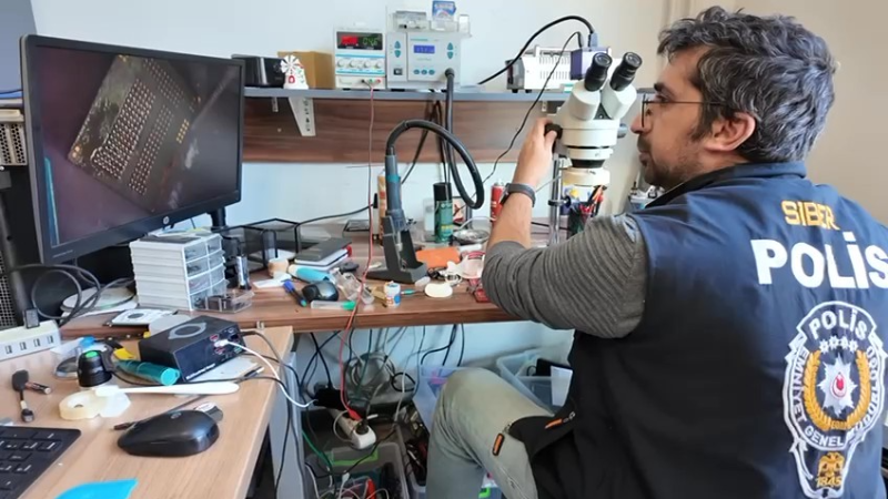 Siber dolandırıcıların cep telefonları çamaşır makinesinden çıktı