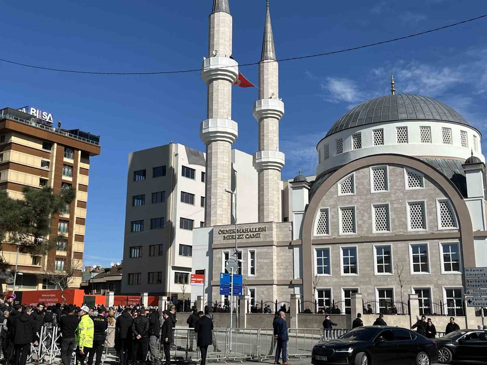 Cumhurbaşkanı Erdoğan, cuma namazını Ataşehir’de eda etti