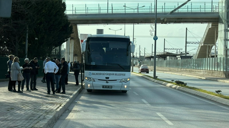 Miting alanında bu aracın ne işi vardı?