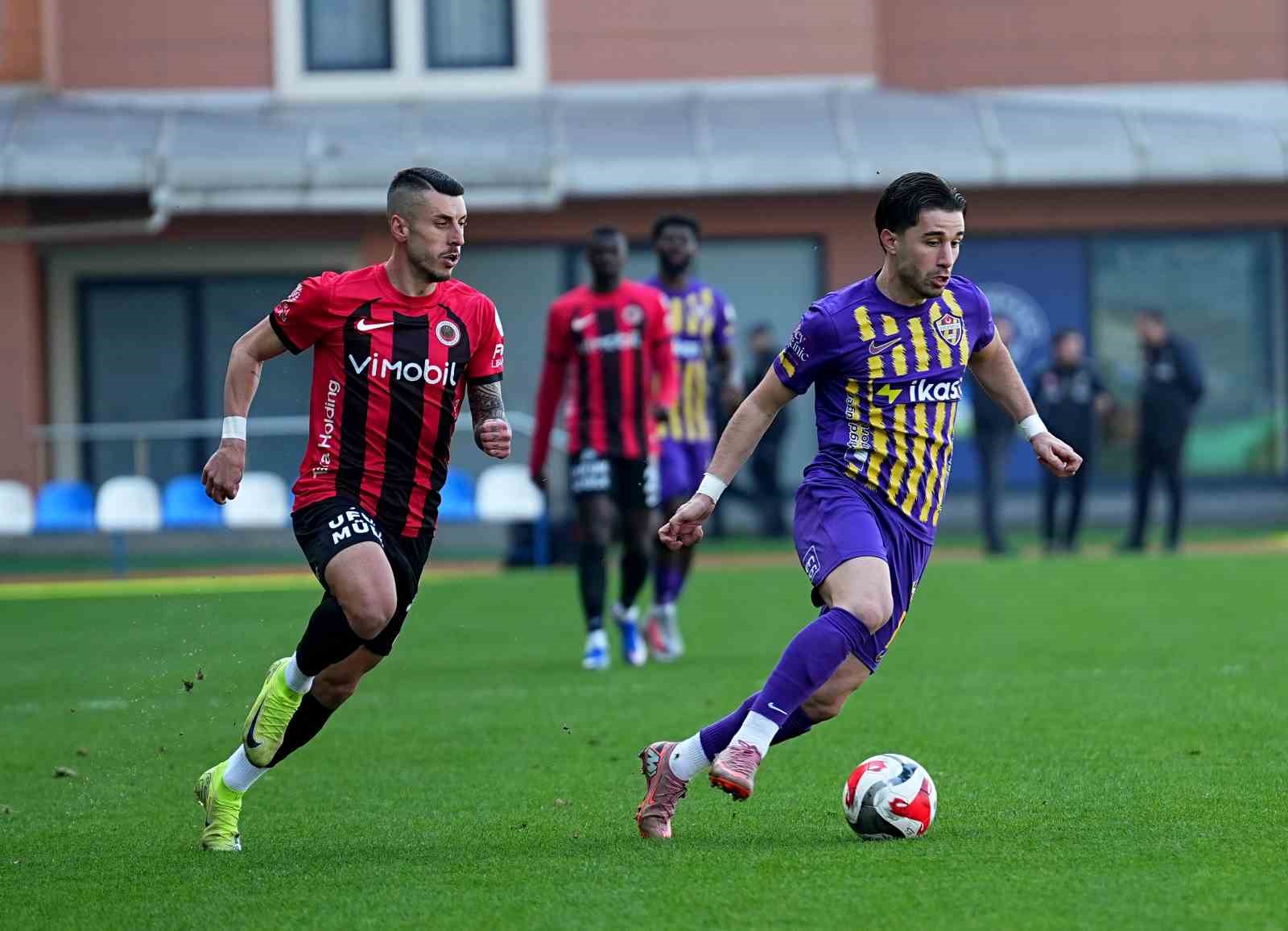 Trendyol Süper Lig: Eyüpspor: 0 - Gençlerbirliği: 0 (Maç devam ediyor)