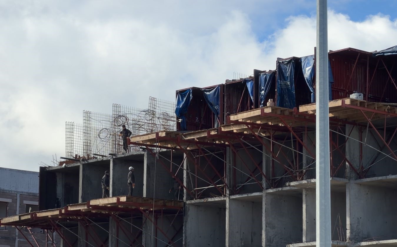 Arnavutköy’de şantiyede düşen genç işçi hayatını kaybetti
