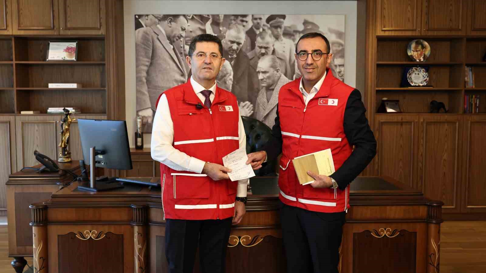 Çekmeköy Belediye Başkanı Orhan Çerkez ve eşinden Gazze’ye destek
