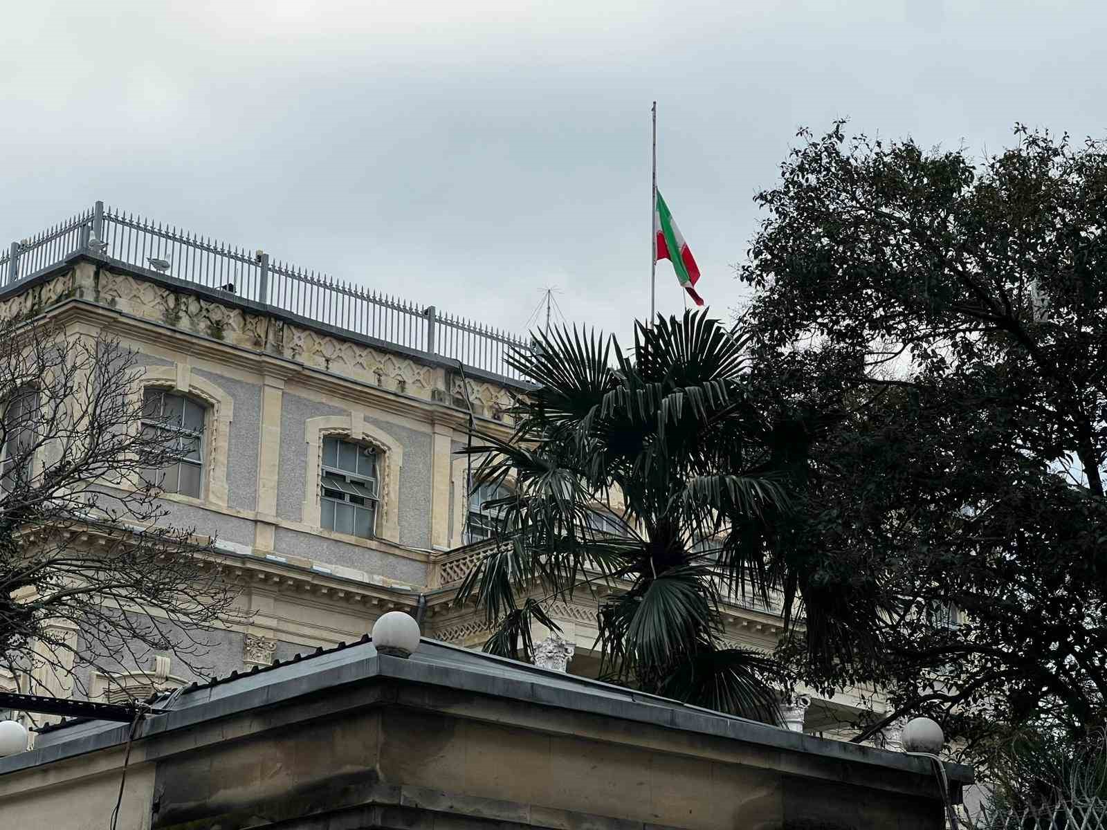 İran Başkonsolosluğu’nda bayrak yarıya indirildi