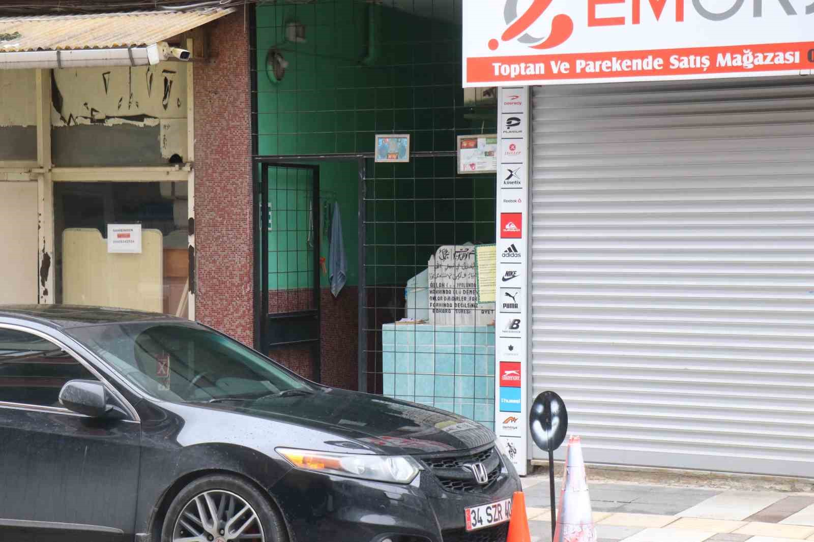 Sokak arasındaki sırrı çözülemeyen türbe merak konusu oldu