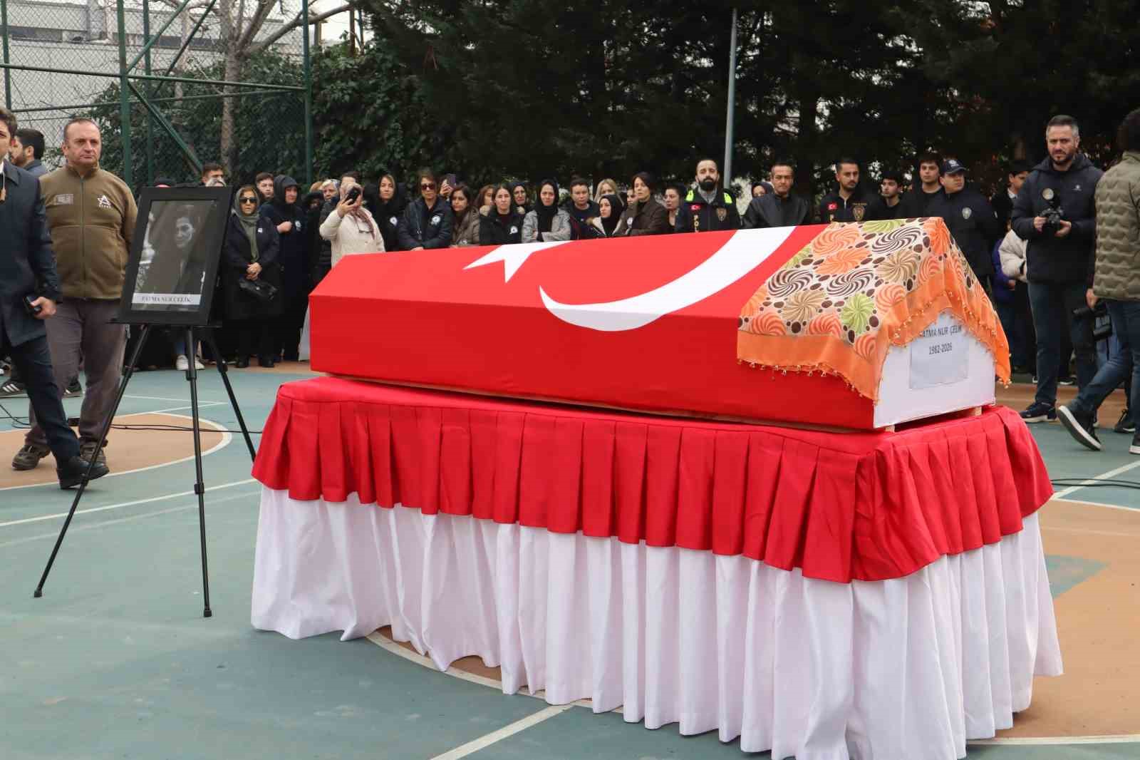 Yüzlerce meslektaşı Fatma Nur öğretmeni son yolculuğuna uğurladı