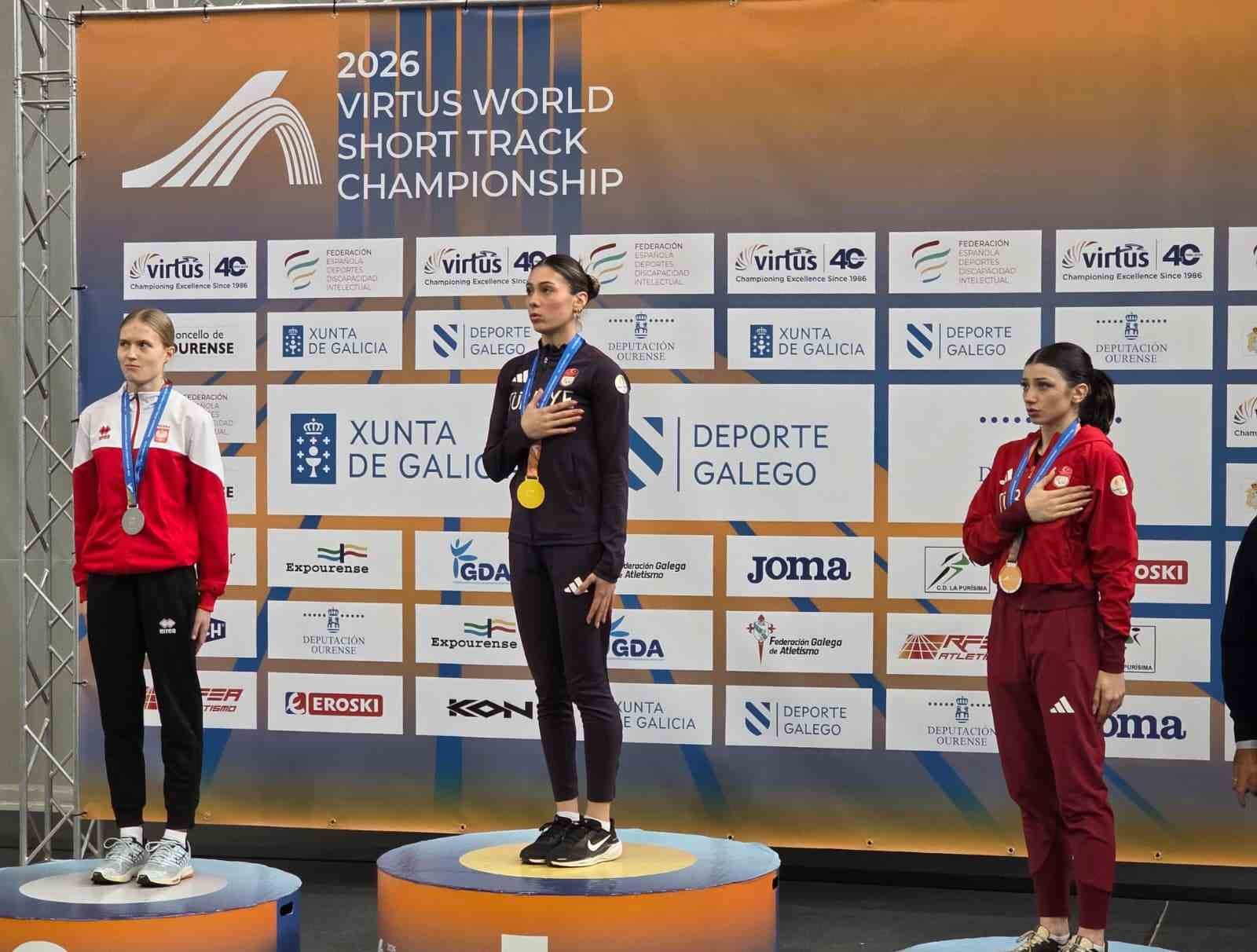 Milli sporcu Aysel Önder tarih yazdı
