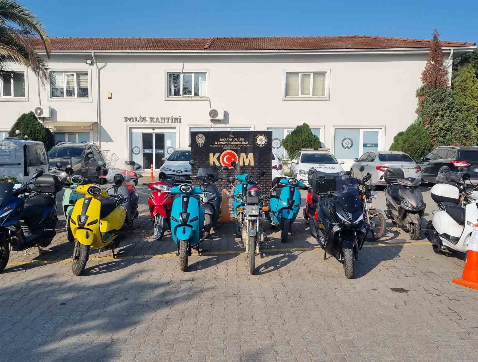 Motosiklette vergi ve ehliyet dolandırıcılarına operasyon