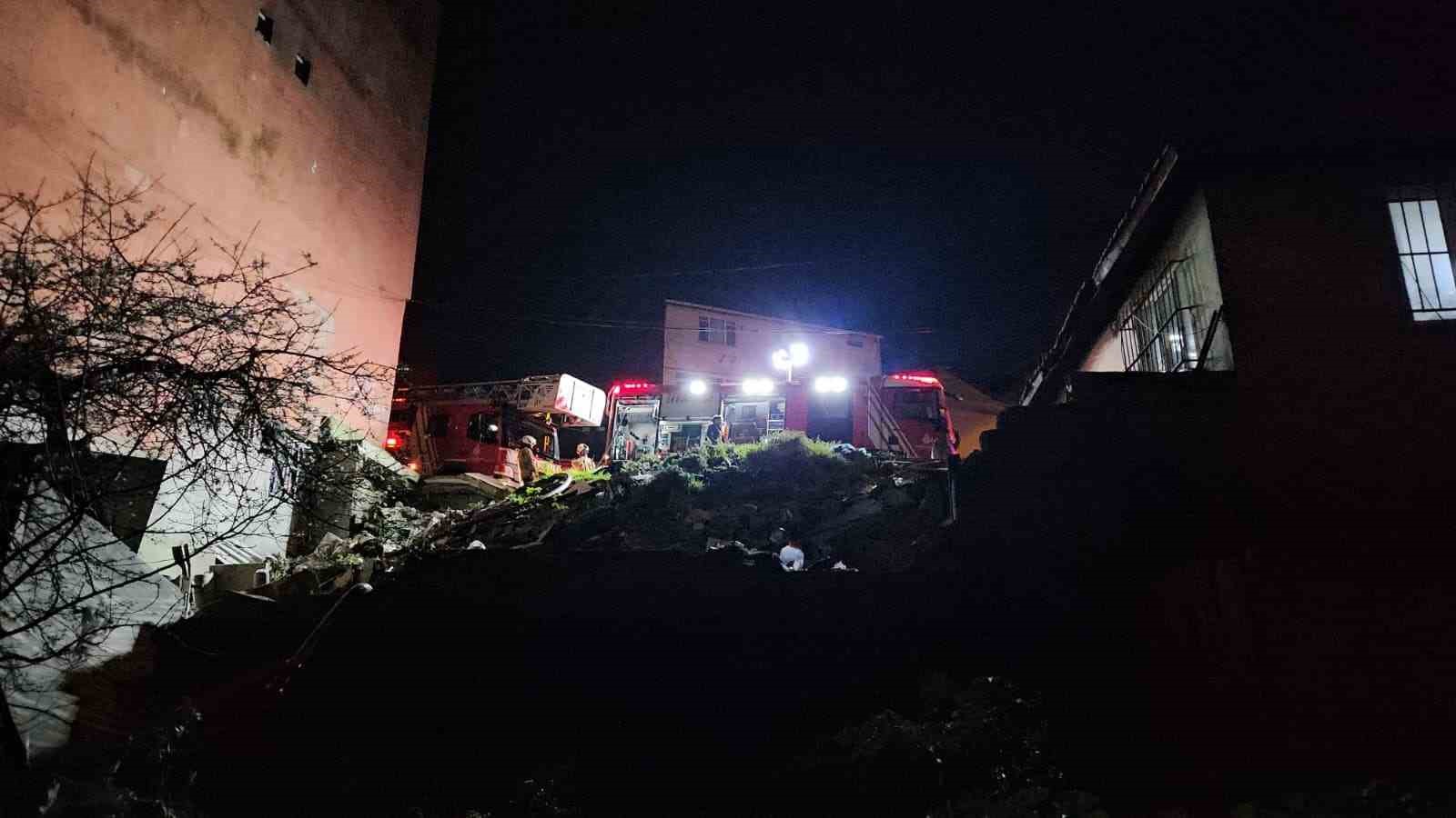 Beyoğlu’nda metruk binada korkutan yangın
