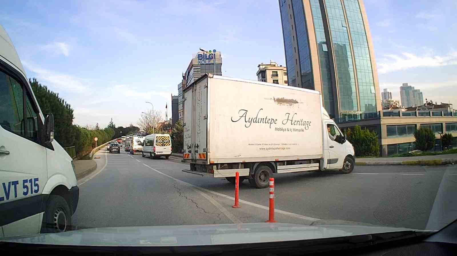 Ataşehir’deki önce yol istedi, sonra ters şeride girdi
