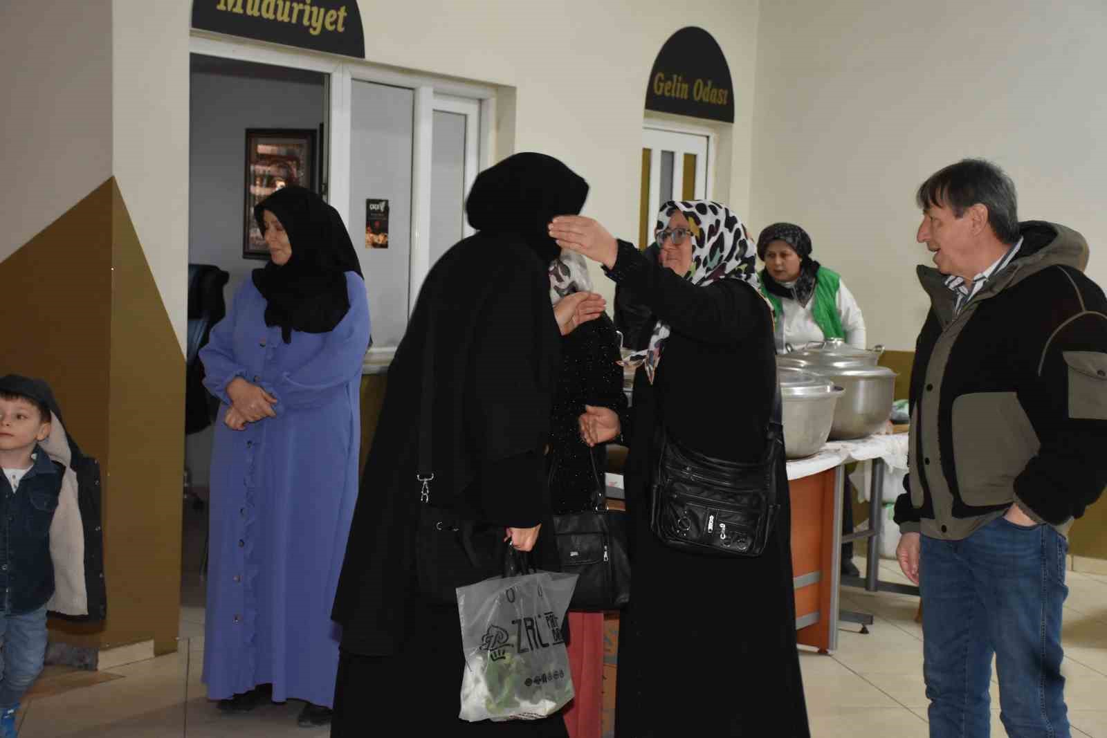 10 yıllık akraba iftarı geleneği 500 kişilik katılımla gerçekleşti
