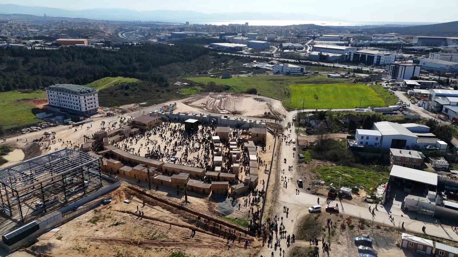 Çayırova Mekke Film Platosu, ziyaretçi akınına uğradı
