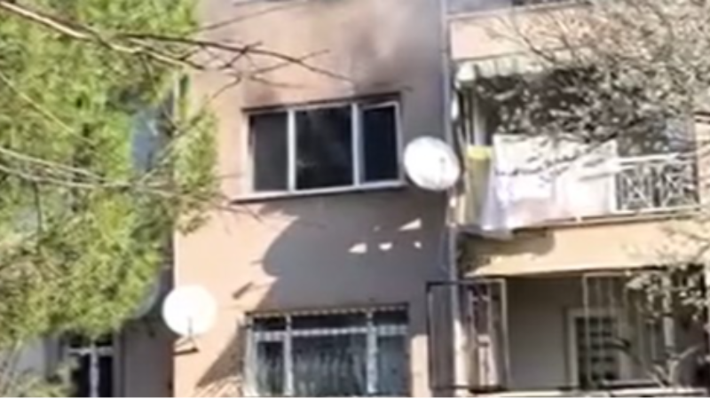 Madde bağımlısı şahıs evi ateşe verdi