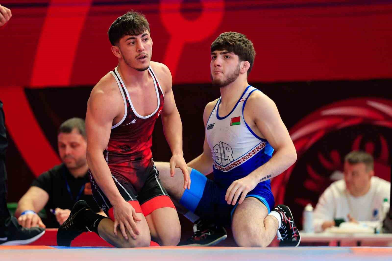 Tolga Özbek, bronz madalya kazandı
