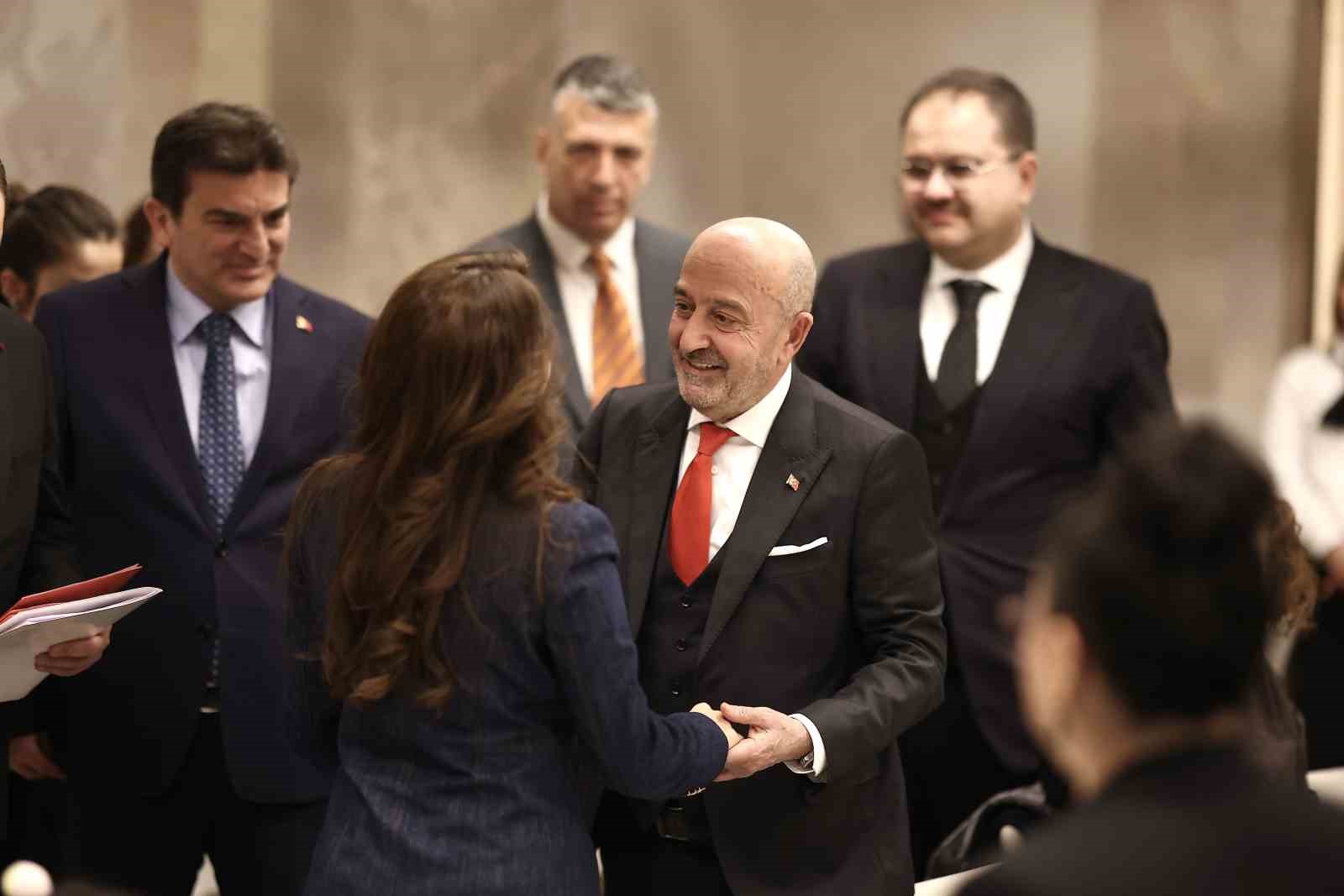 OYAK Yönetimi, şehit aileleriyle iftar sofrasında bir araya geldi
