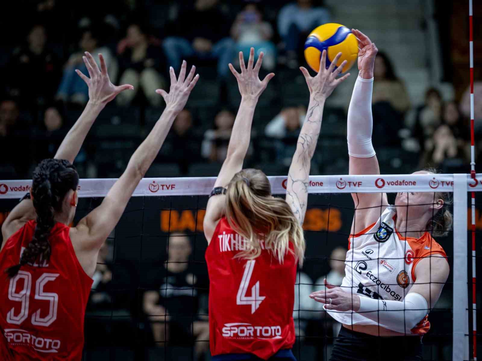 Eczacıbaşı Dynavit normal sezonu galibiyetle tamamladı
