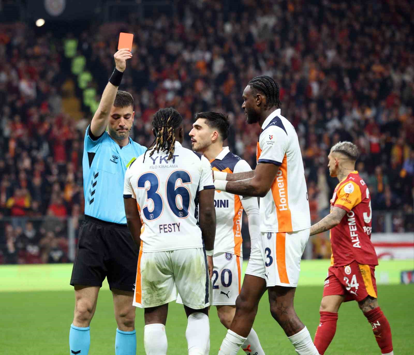 Başakşehir’de Festy Ebosele kırmızı kart gördü
