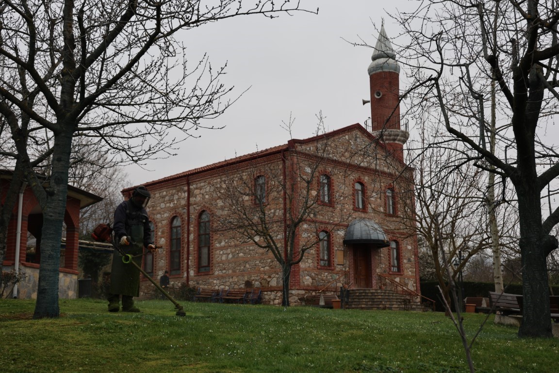 Bayram öncesi camilerde temizlik çalışması