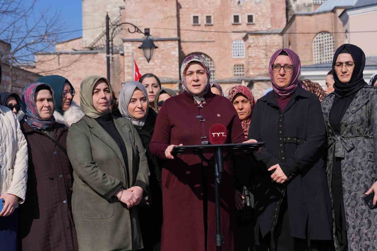 AK Parti Kadın Kolları’nın 300 bini aşkın hatminin duası Ayasofya’da yapıldı