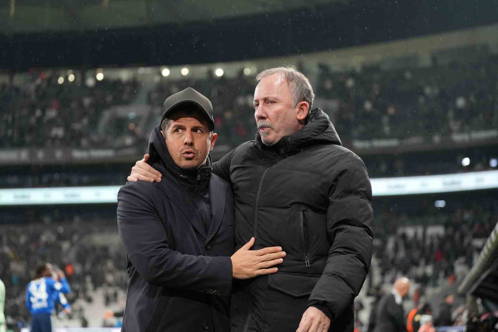 Sergen Yalçın, Emre Belözoğlu’na karşı ilk galibiyetini aldı
