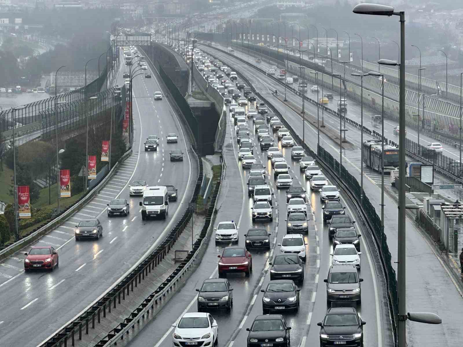 Bayramın ikinci gününde İstanbul’da trafik yoğunluğu
