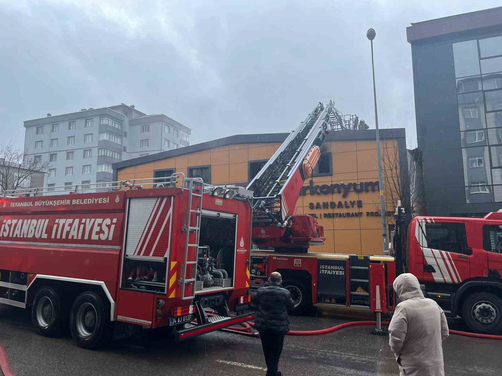 Ataşehir’de metal imalathanesinde yangın paniği
