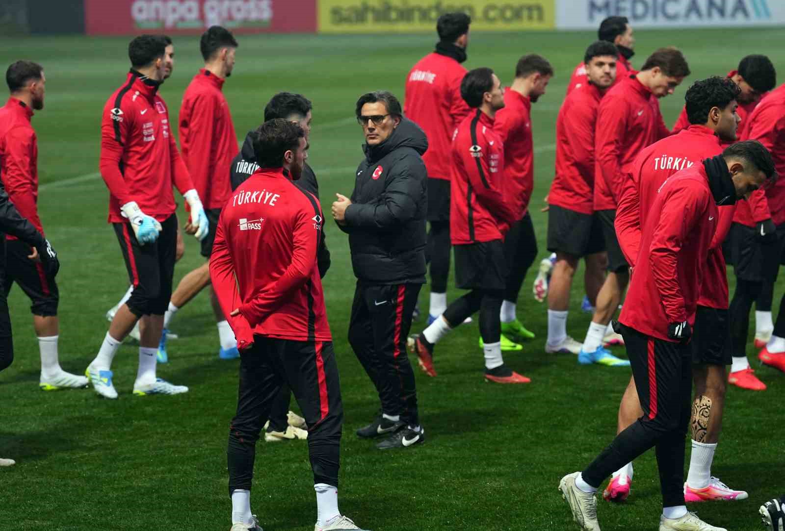 A Milli Futbol Takımı, Romanya maçının hazırlıklarını sürdürdü
